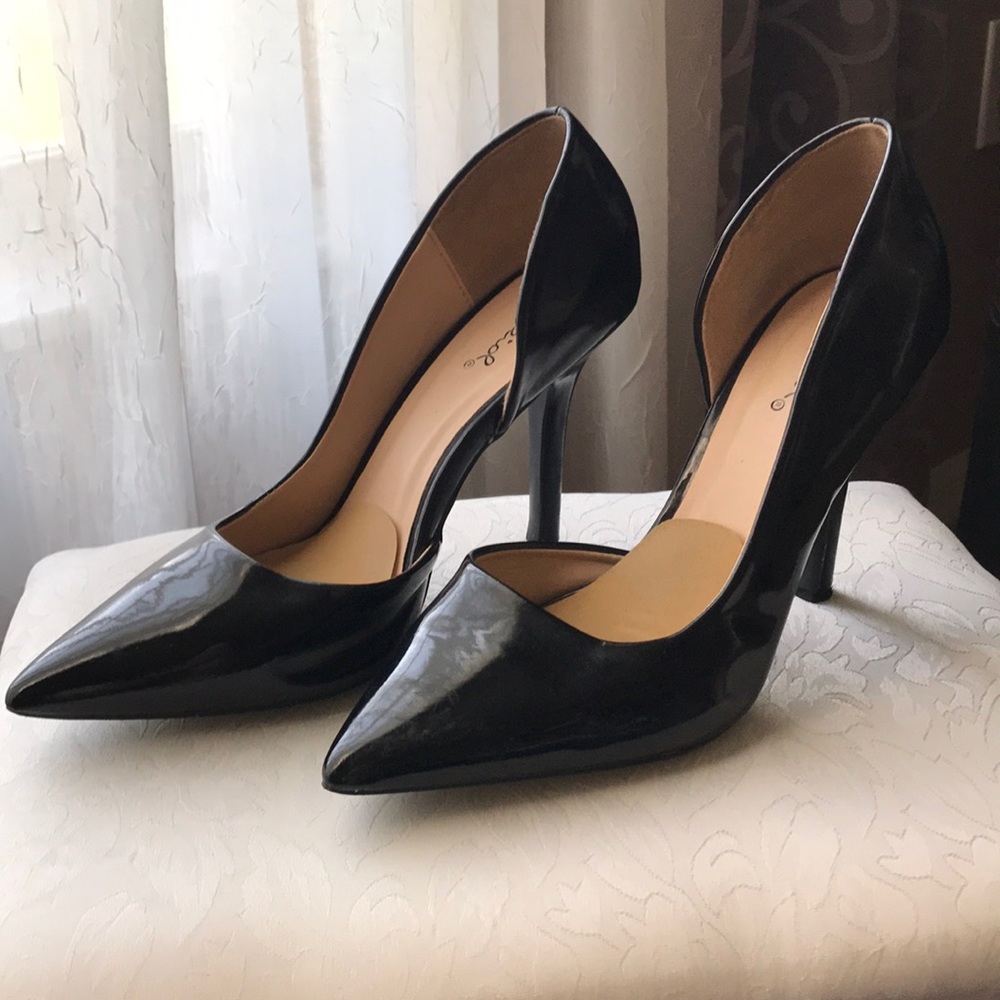 Black classic heels